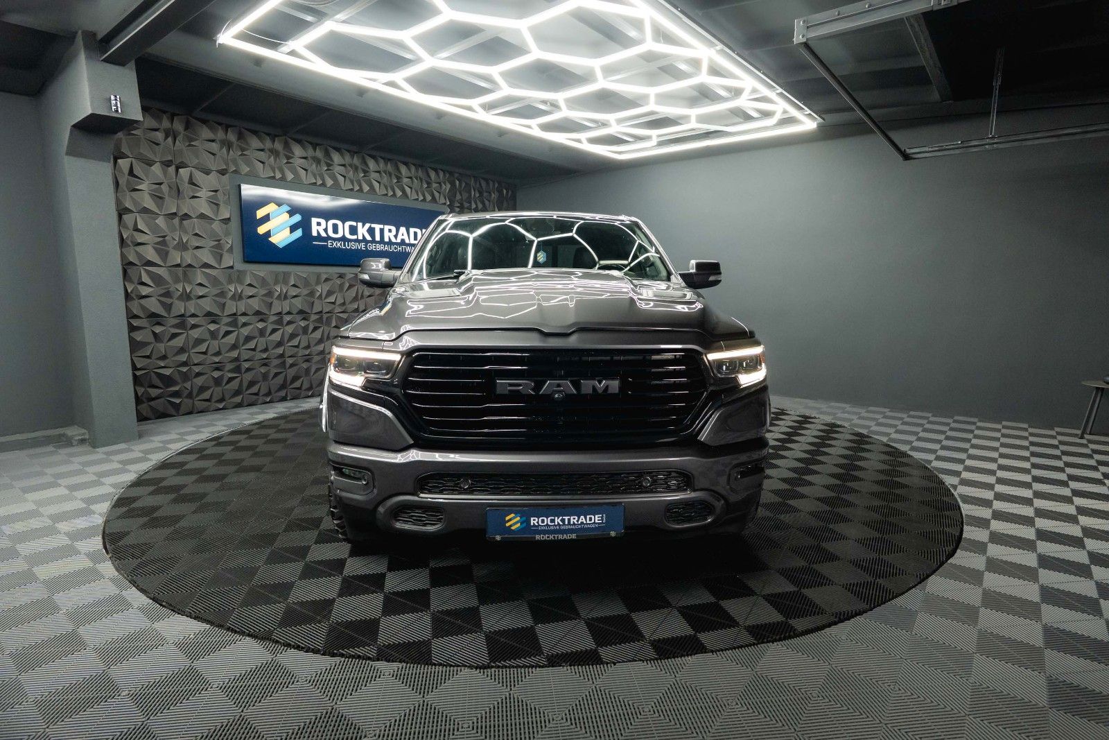 Fahrzeugabbildung Dodge RAM 5.7 V8 HEMI 4x4 Night Limited Longbed 19%