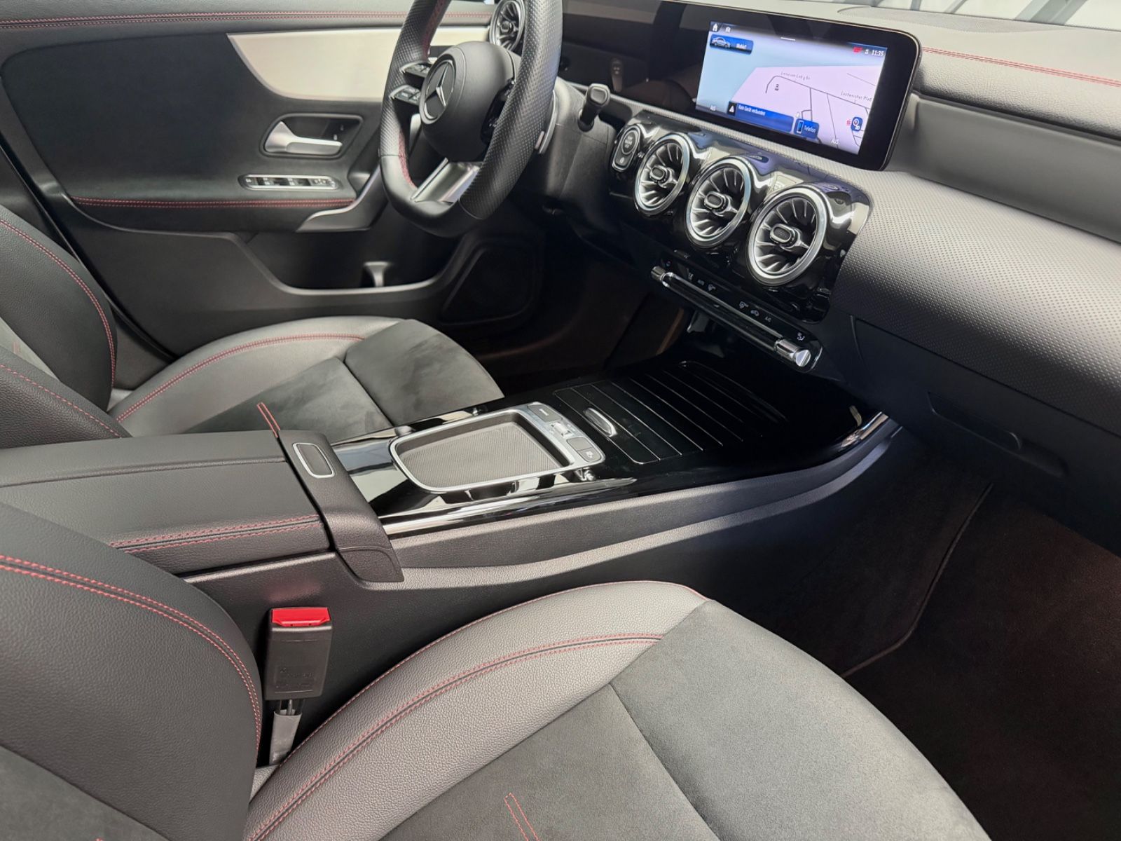 Mercedes-Benz CLA 220 4Matic AMG Line Edition 360° Pano ACC foto 12