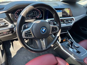 BMW 330e XDRIVE A Luxury Line Head-Up HiFi DAB LED