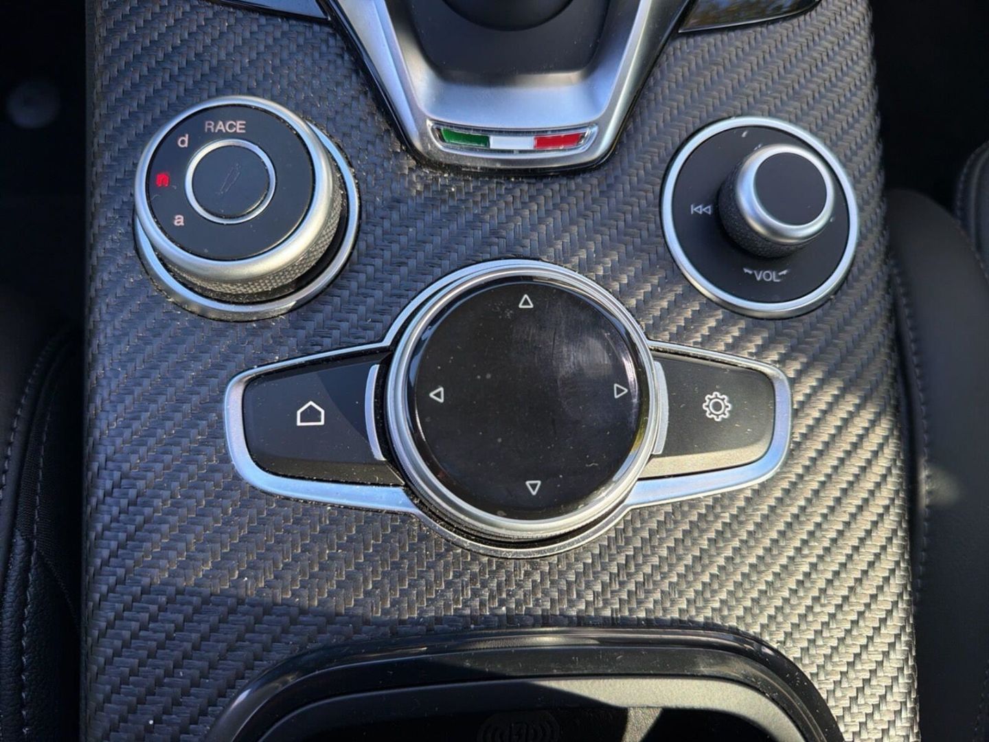 Fahrzeugabbildung Alfa Romeo Stelvio Quadrifoglio Q4 VOLL inkl. Auspuffanlage