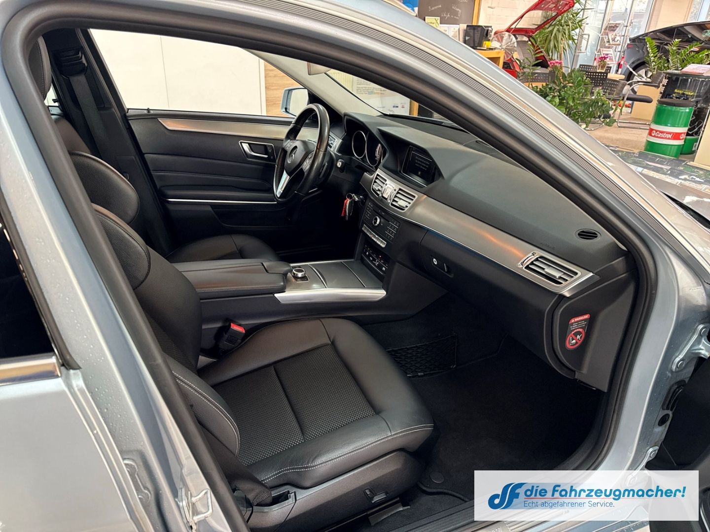 Fahrzeugabbildung Mercedes-Benz E 200 BlueTec Niveau AHK-klappbar LED Blendfreie