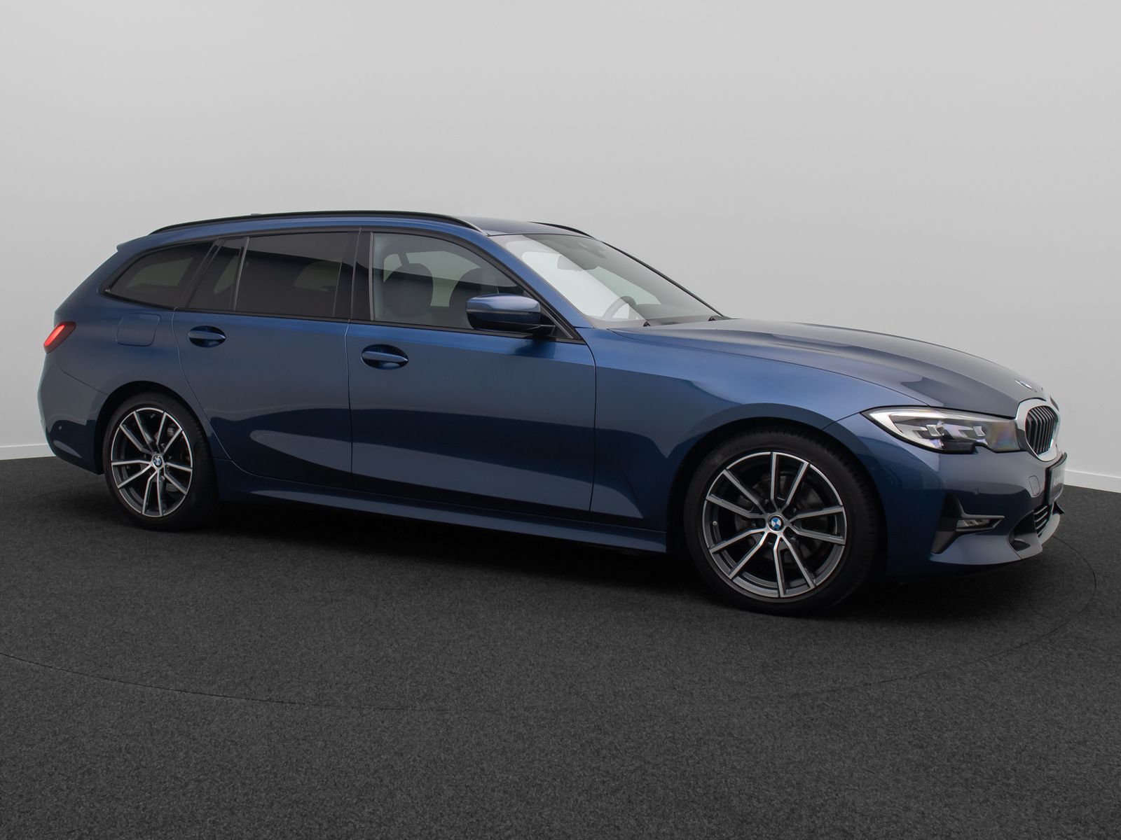 Fahrzeugabbildung BMW 320d SportLine Alarm DAB HiFi Komfort Kamera 18"