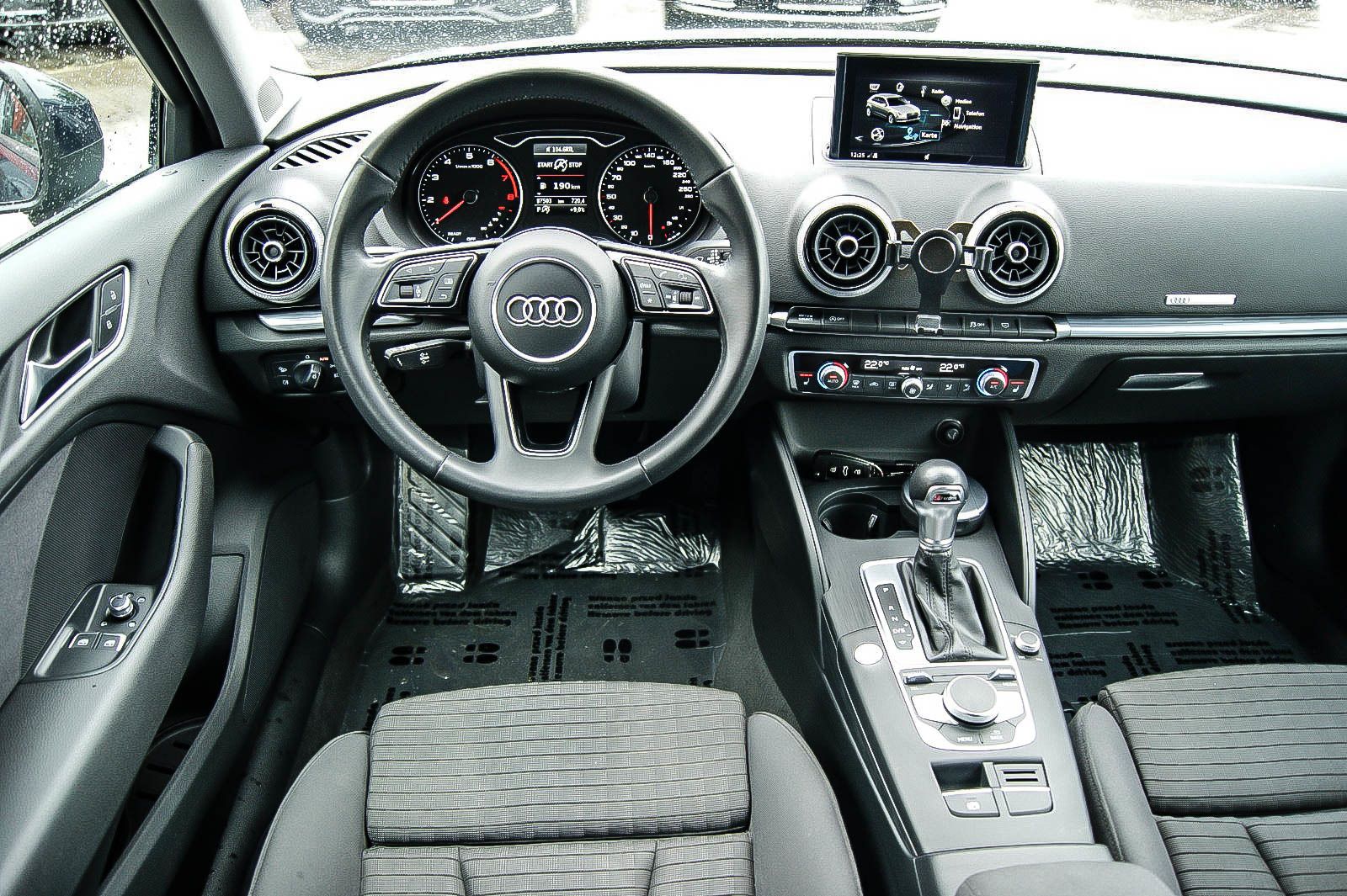 Fahrzeugabbildung Audi A3 30 TFSi SPORT S-tronic XENON NAVIGATION PDC