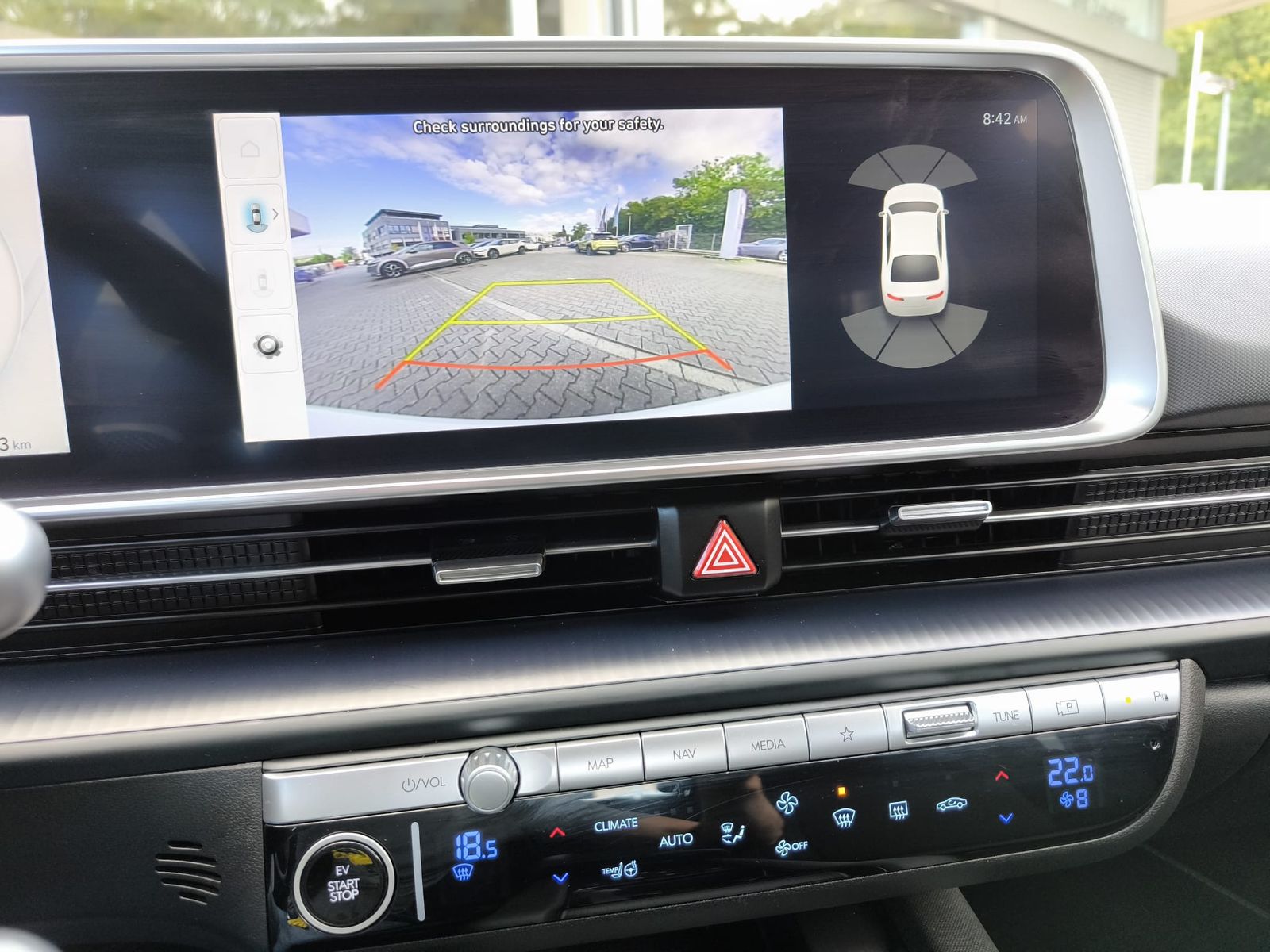 Fahrzeugabbildung Hyundai Ioniq 6 2WD NAVI+LED+SHZ+KAMERA+DAB+PDC+ACC+18"+