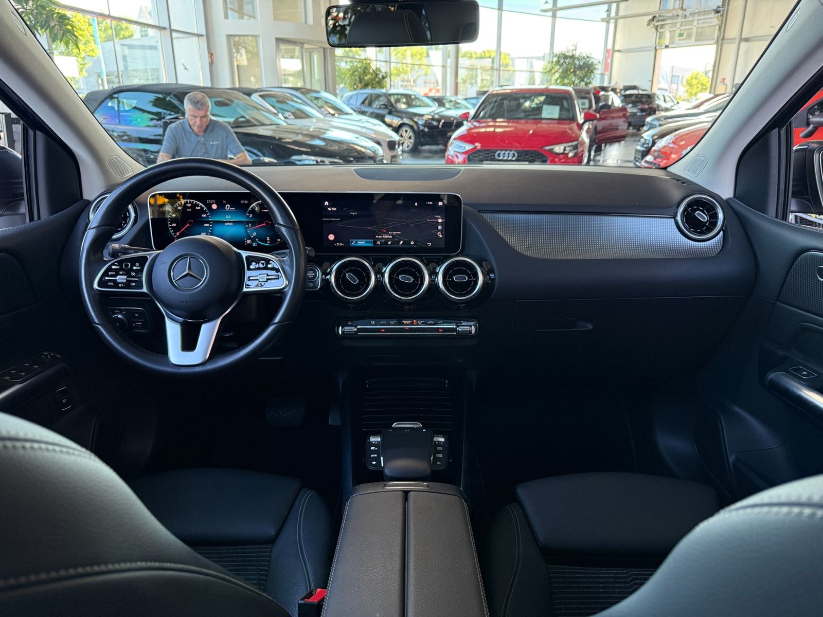 Fahrzeugabbildung Mercedes-Benz B 220 4Matic PANO LED NAV RFK SHZ ALU