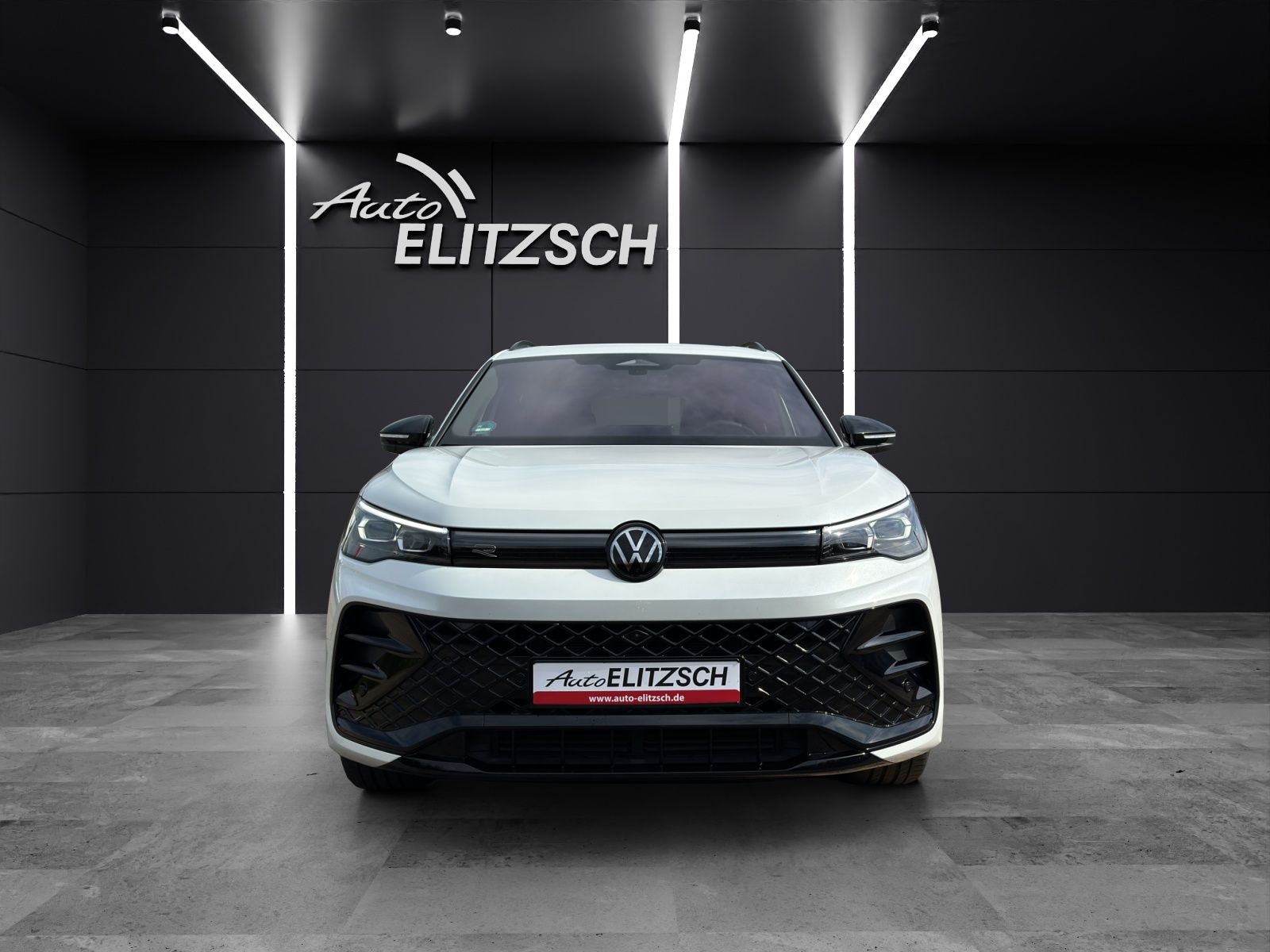 Fahrzeugabbildung Volkswagen Tiguan TDI R-Line 4M DSG MATRIX AHK PANO ACC