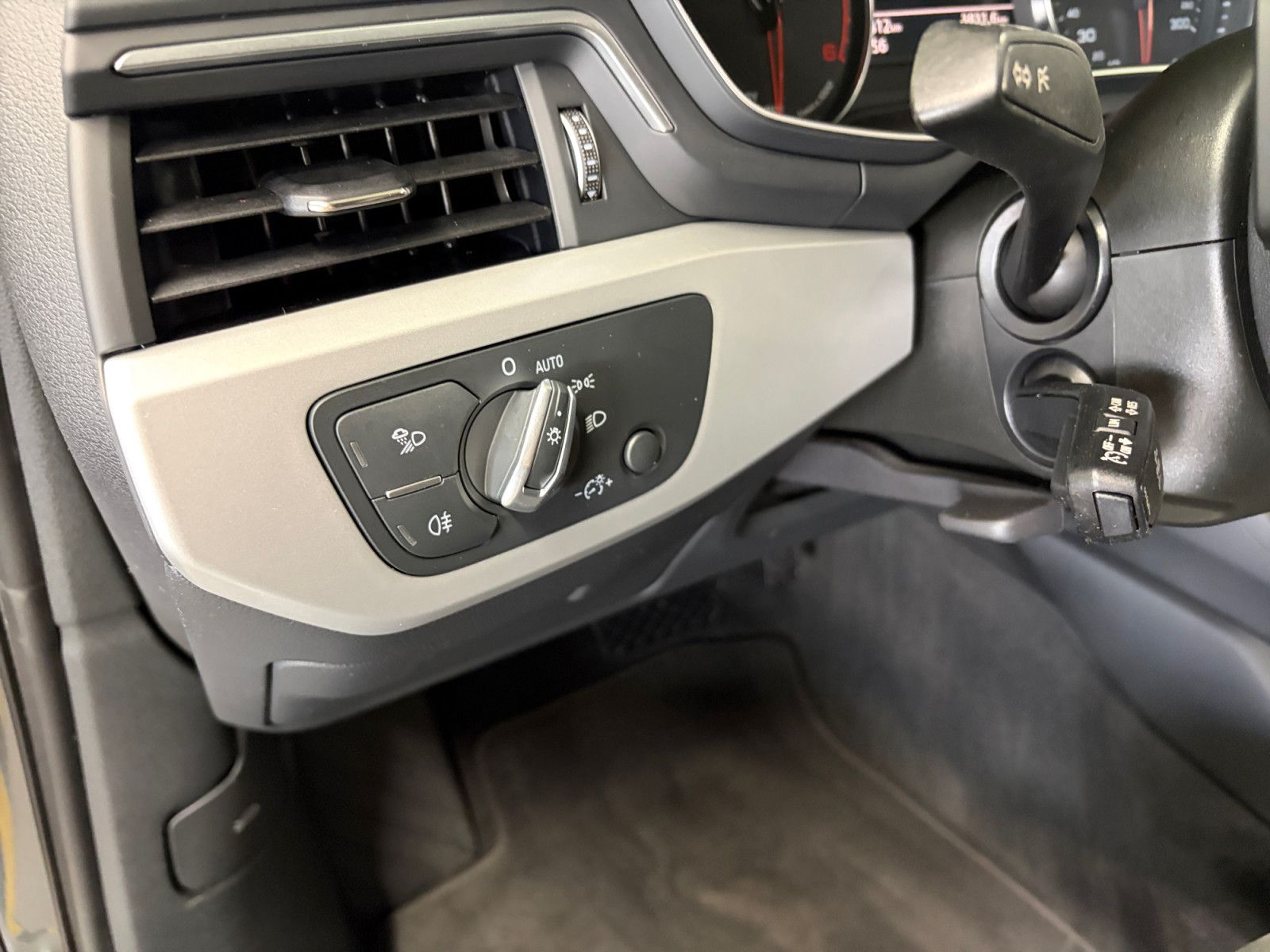 Audi A4 Avant 35 TDI S line Navi CAM Carplay LED Sitz foto 13