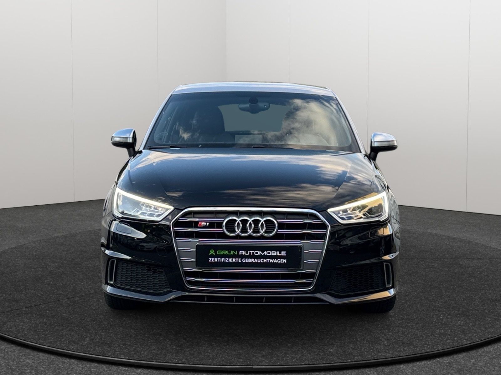 Fahrzeugabbildung Audi S1 Sportback 2.0 TFSI quattro*LED*PDC*Leder*Xeno