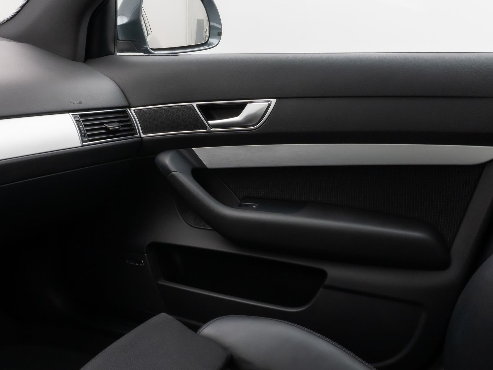 Fahrzeugabbildung Audi A6 Avant 2.7 TDI quattro S Line Glasdach Xenon