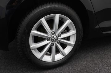 Fahrzeugabbildung Volkswagen Golf VII Lim. Comfortline BMT DSG PDC Navi