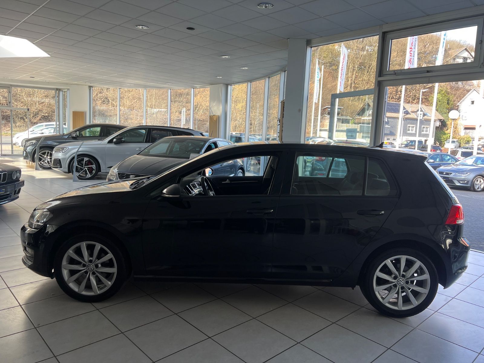 Fahrzeugabbildung Volkswagen Golf VII Lim. 2.0 TDI Highline BMT