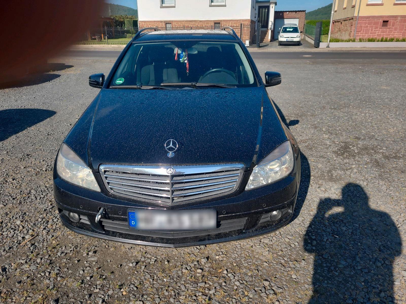 Mercedes-Benz  2010 — вигляд ззаду