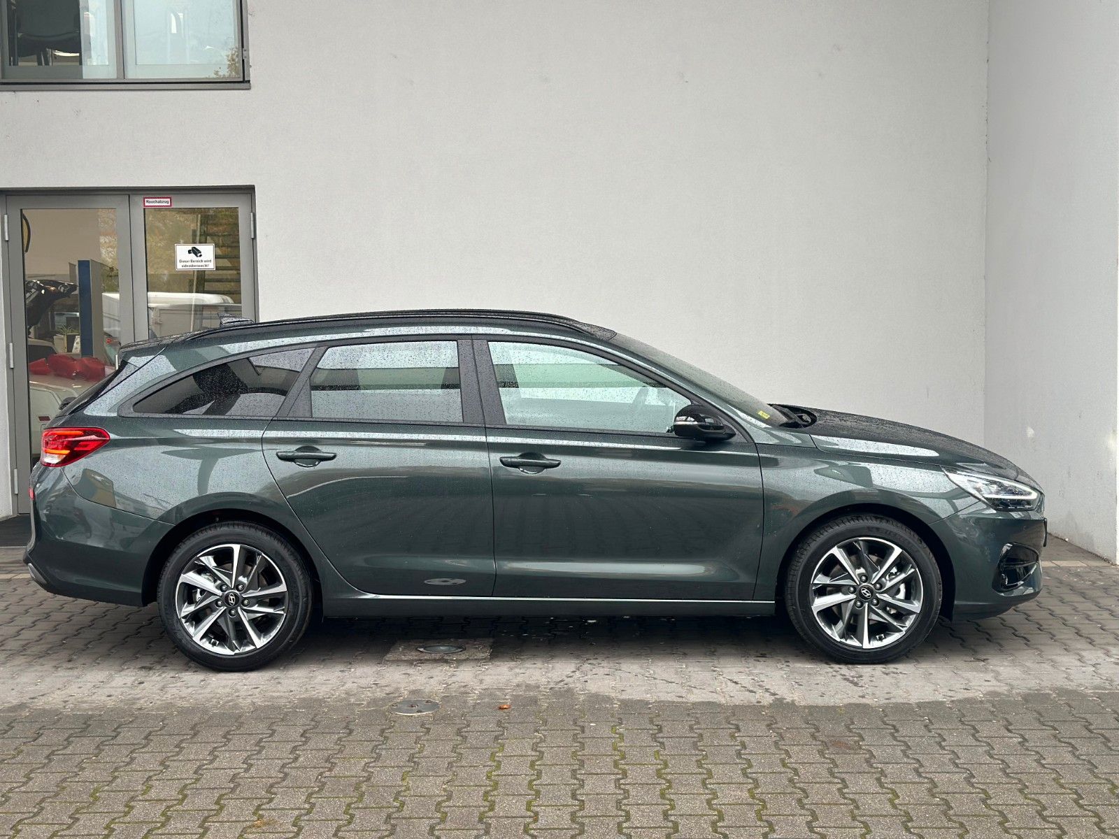 Fahrzeugabbildung Hyundai i30 ADAVANTAGE 1.5l 140PS Navi/SHZ!