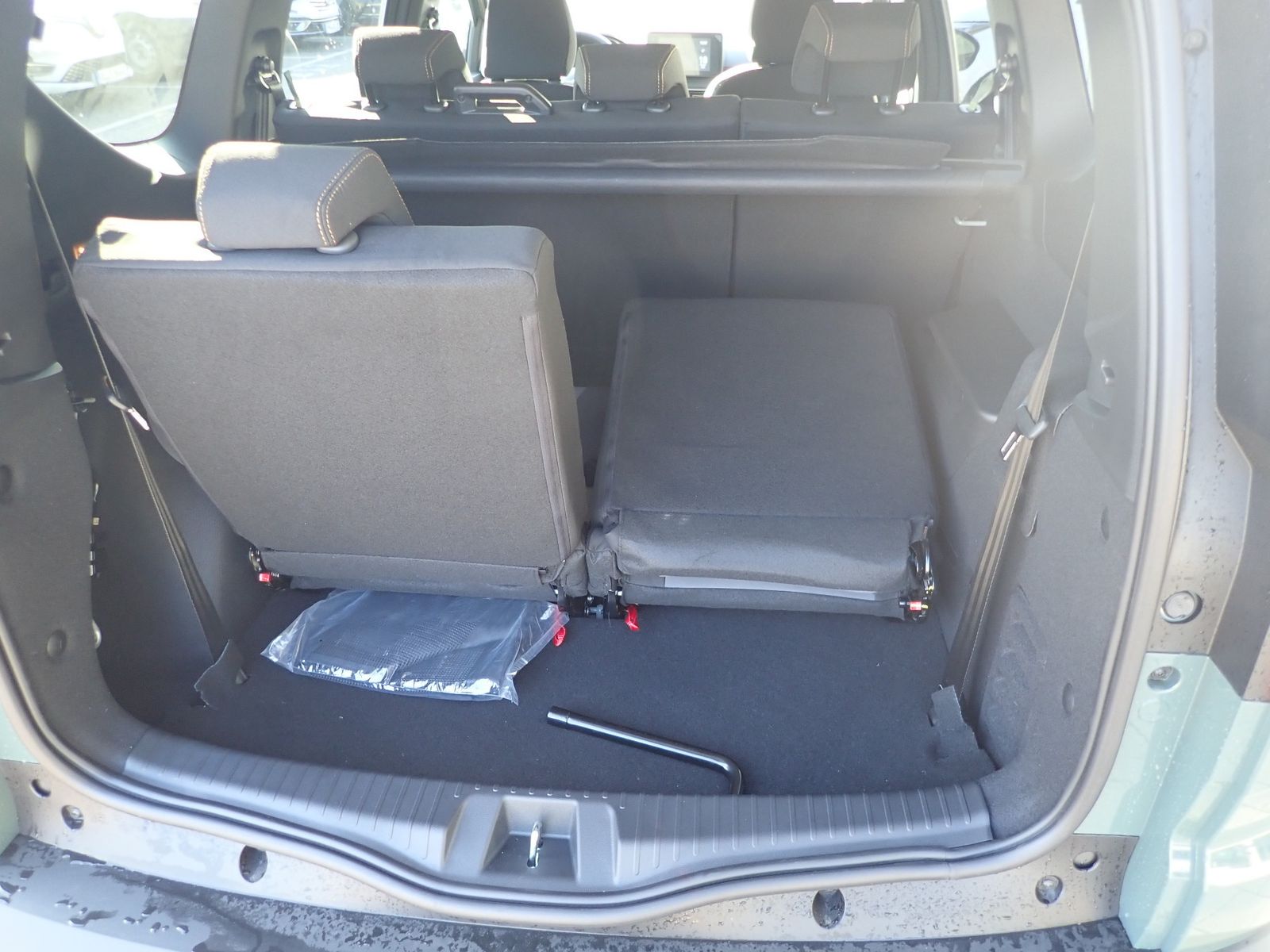 Fahrzeugabbildung Dacia Jogger TCe 110 EXTREME+/7-SITZ/SHZ/EPH/RFK/NAVI/