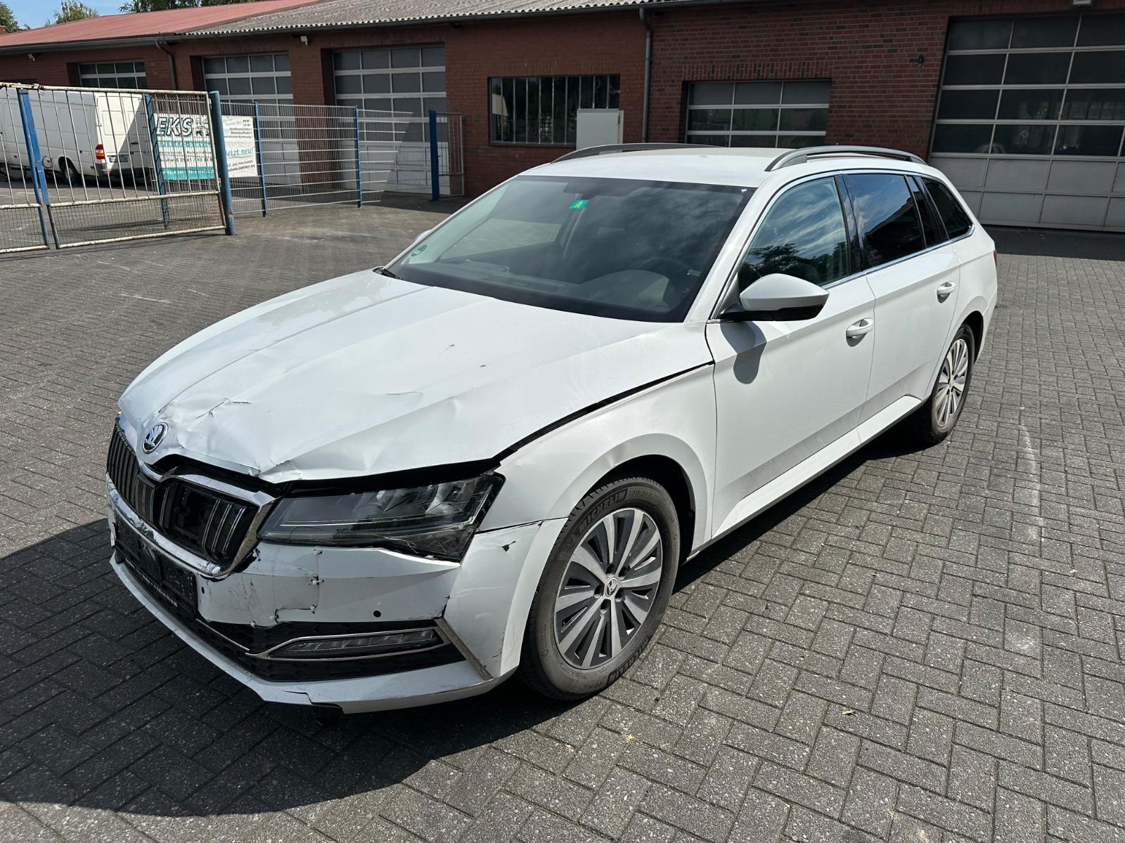 Skoda Superb Combi Hybrid /Standheizung/Navi