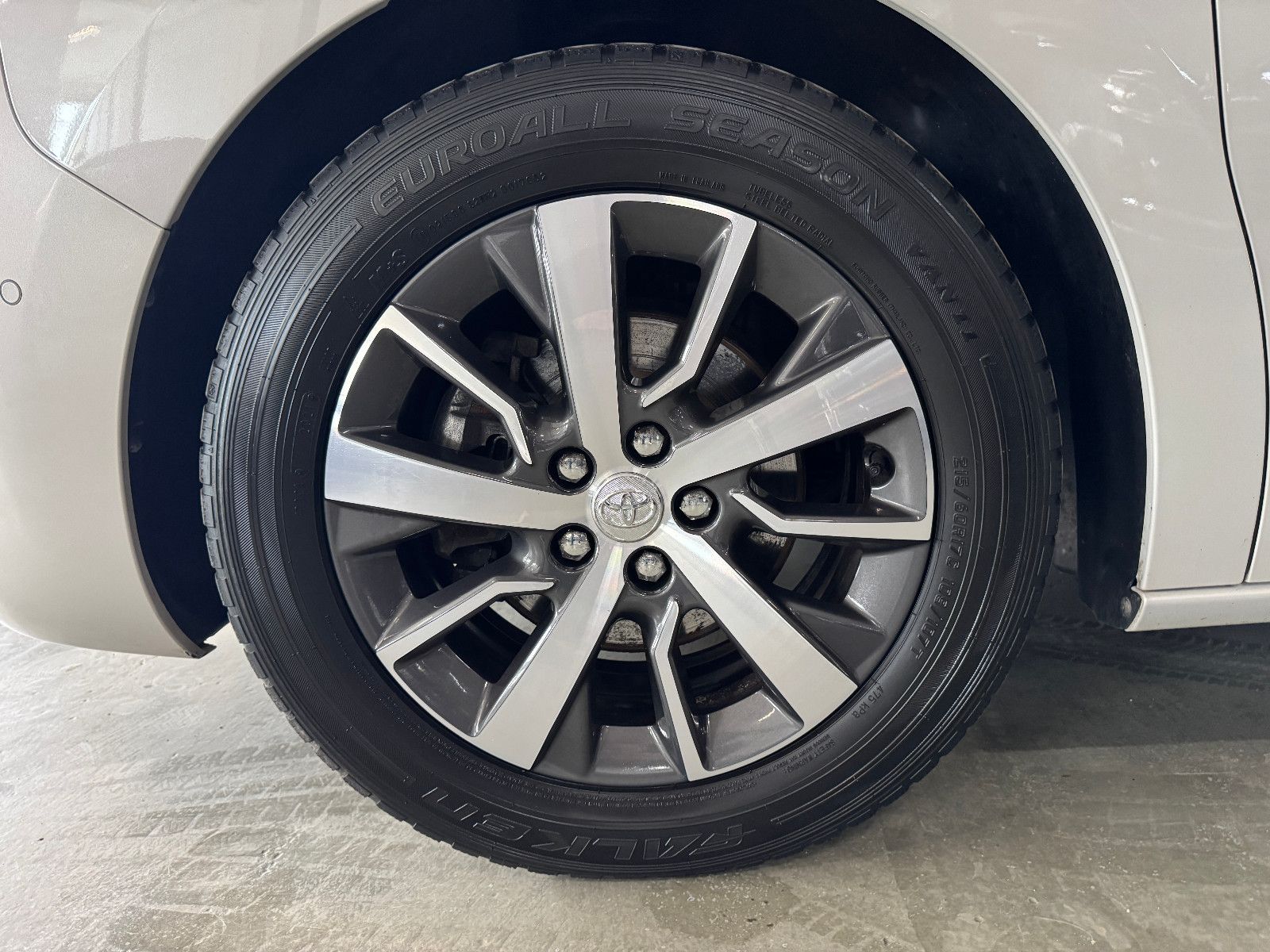 Fahrzeugabbildung Toyota DETHLEFFS CROSSCAMP FLEX 7-SITZER AUFSTELLDACH