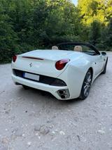 Ferrari California 4.3 V8 2-Sitzer - - weiße Ferrari California