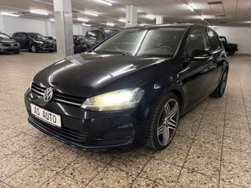Volkswagen Golf - 1