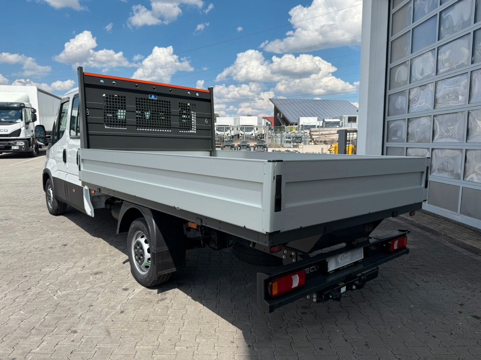 Fahrzeugabbildung Iveco 35S18HA8 D Pritsche *R 3750 mm*Automatik*