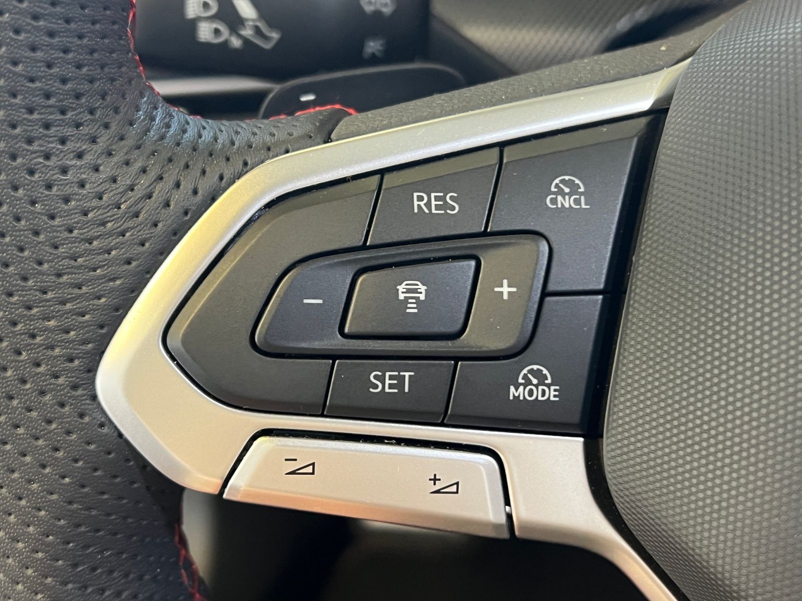 Fahrzeugabbildung Volkswagen Golf VIII GTI 2.0 TSI DSG *AHK, LED, Black Style