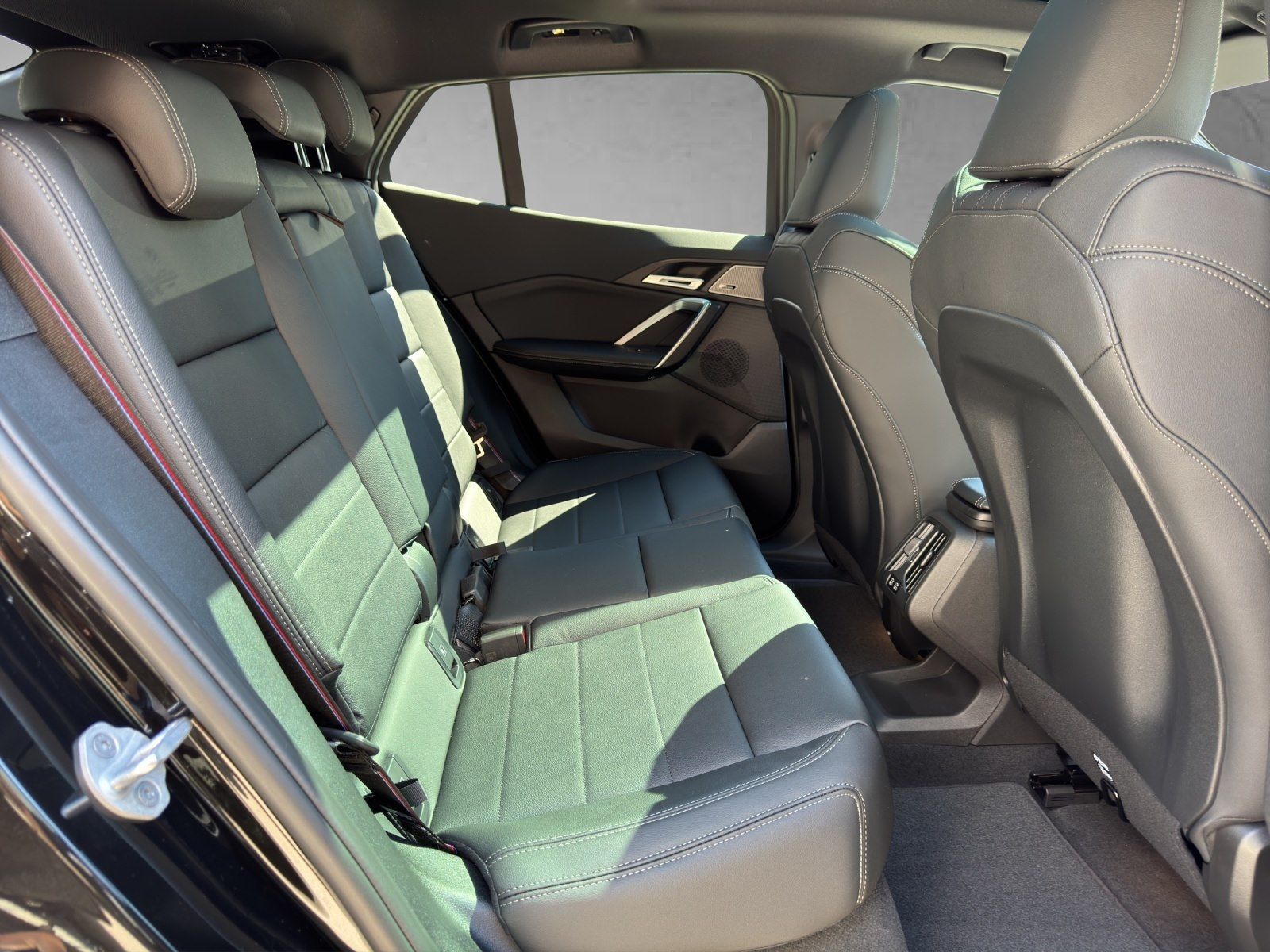 BMW iX2 - Bild 13