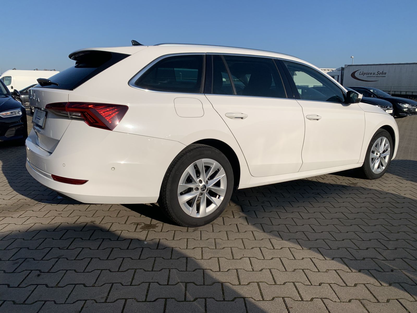 Fahrzeugabbildung SKODA Octavia 2.0 TDI*First Edition*AHK*LED-Matrix*HUD
