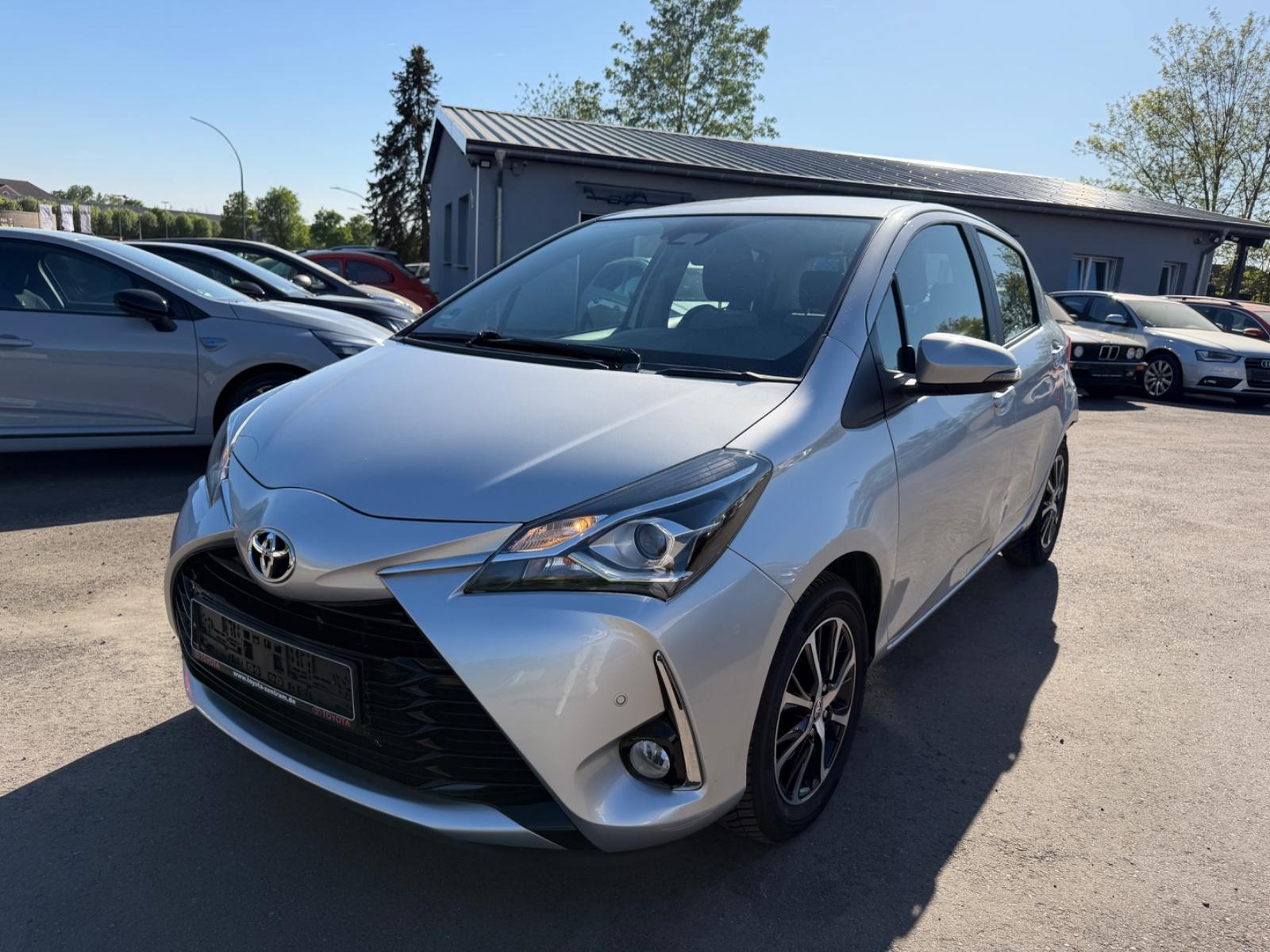 Toyota Yaris Team D// 32 TKM// Navi// Kamera