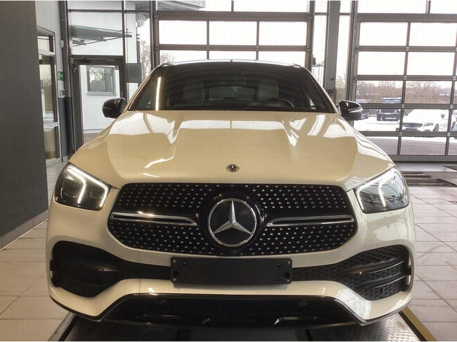 Fahrzeugabbildung Mercedes-Benz GLE 350 d Cpé AMG Pano AIRMATIC Burme MLED KeyGo