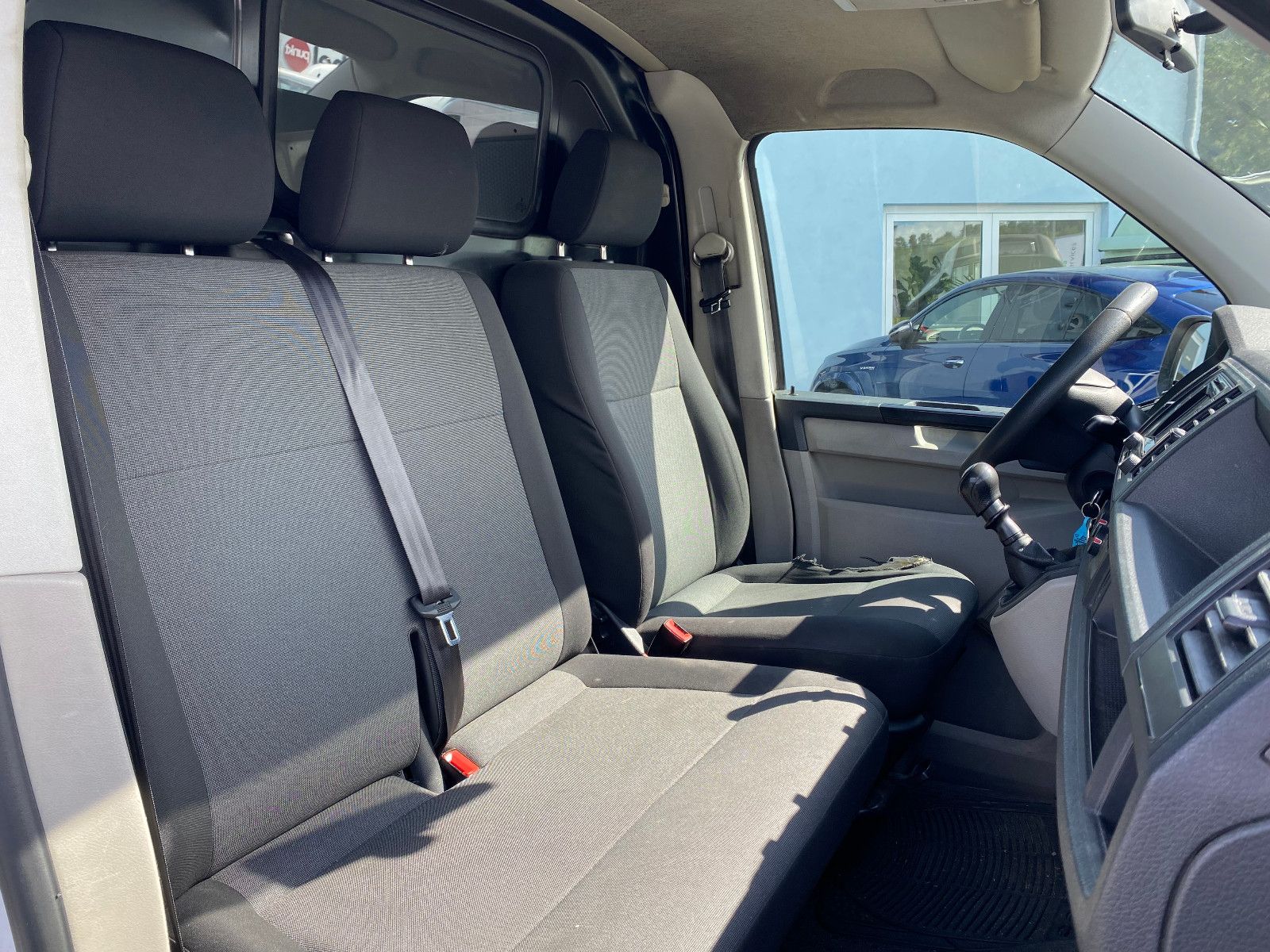 Fahrzeugabbildung Volkswagen T6 Transporter EcoProfi 3-Sitzer AHK SHZ Klima