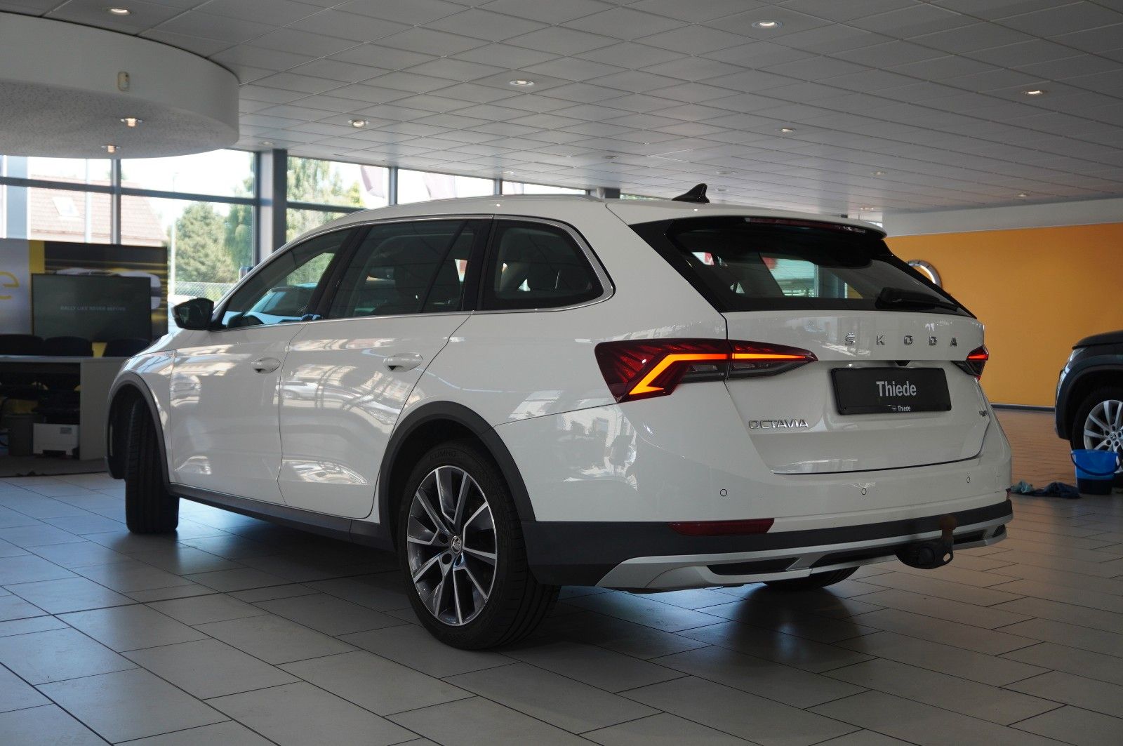 Fahrzeugabbildung SKODA Octavia 2.0D SCOUT 4X4 DSG NAVI/LED/KAMERA/AHK