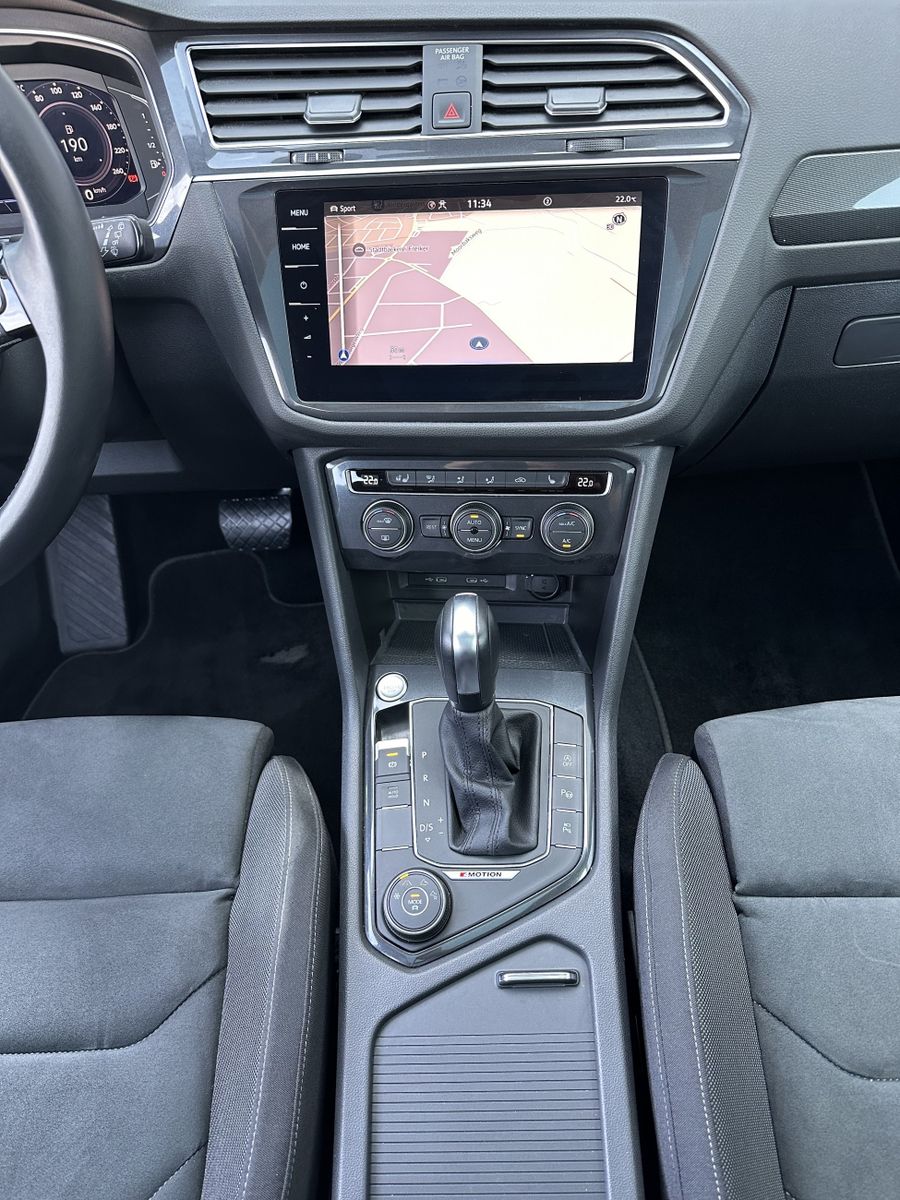Fahrzeugabbildung Volkswagen Tiguan Allspace 2.0 TDI 4M HL NAV+LED+AHK+PANORA