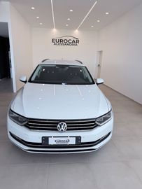 Volkswagen Passat - 2