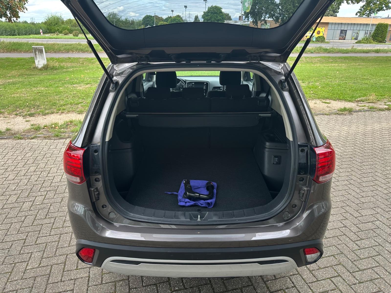Mitsubishi Outlander Diamant Edition+ 2WD*R-KAM*AHK*NAVI*