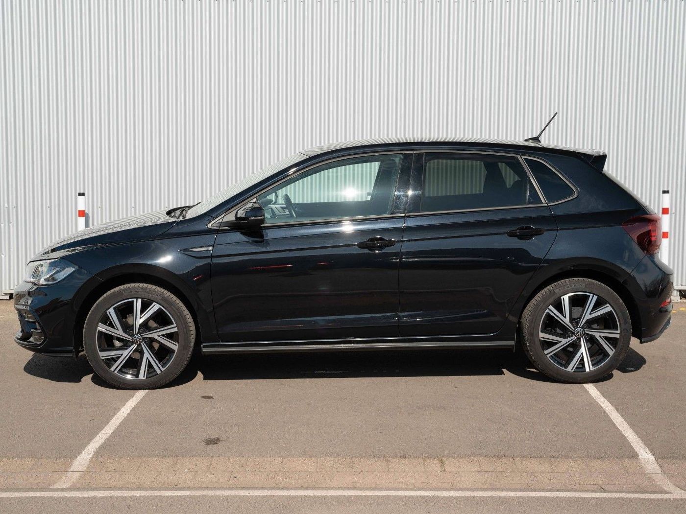 Fahrzeugabbildung Volkswagen POLO VI R-LINE 1.0 TSI MATRIX VIRTC LANE PDC DAB