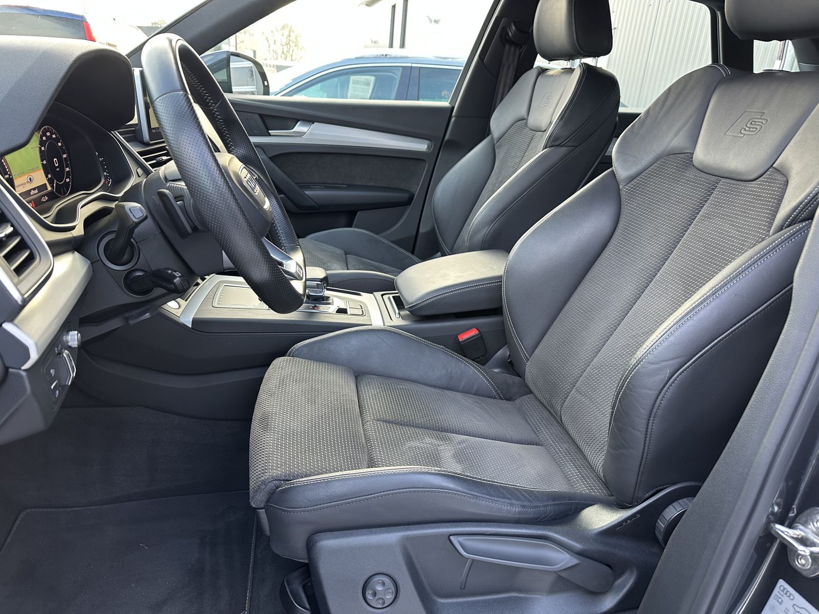 Fahrzeugabbildung Audi Q5 50 TFSI e Qu S-Line Black NAV+LED+20ZO+HEADUP