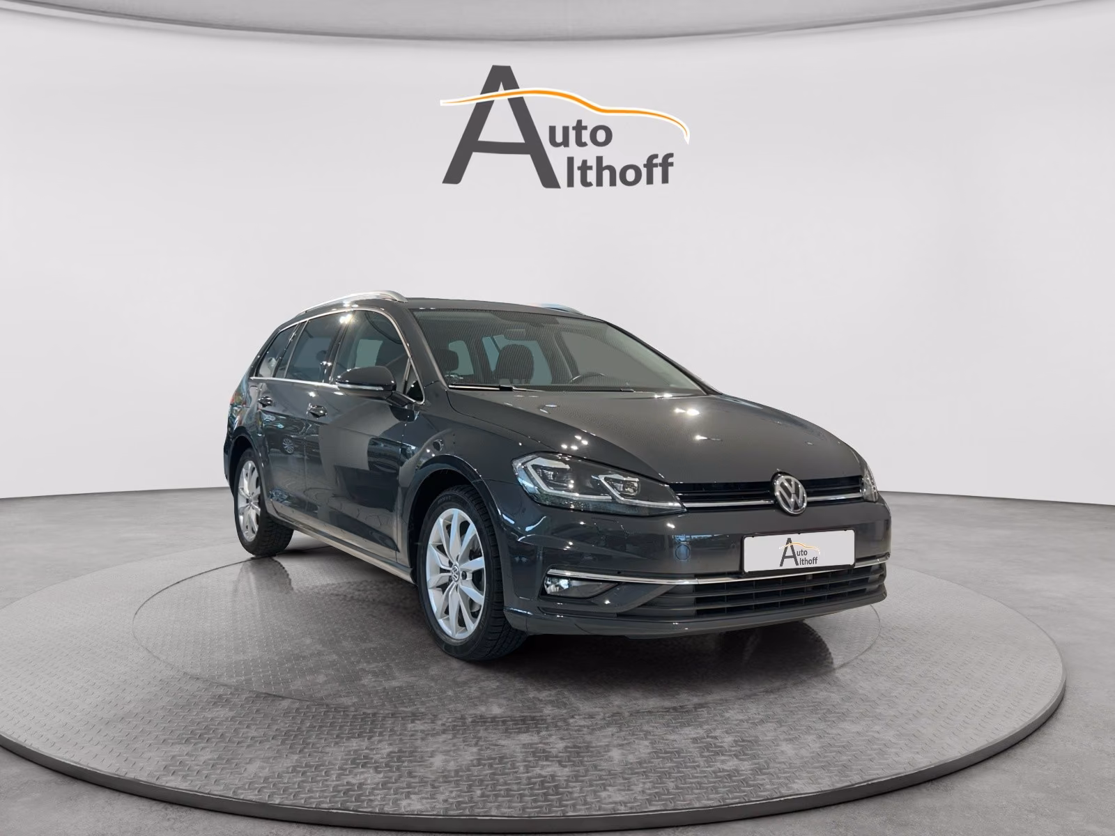 Volkswagen Golf VII Var. Highline LED/ACC/SZH/AHK/NAV