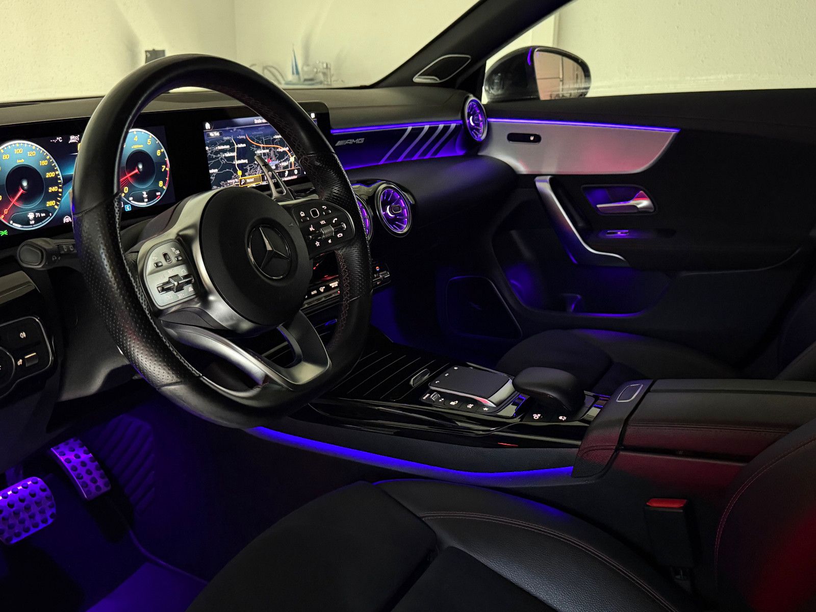 Fahrzeugabbildung Mercedes-Benz CLA 35 AMG SB 4-MATIC/BURMESTER/360*/DISTRONIC+