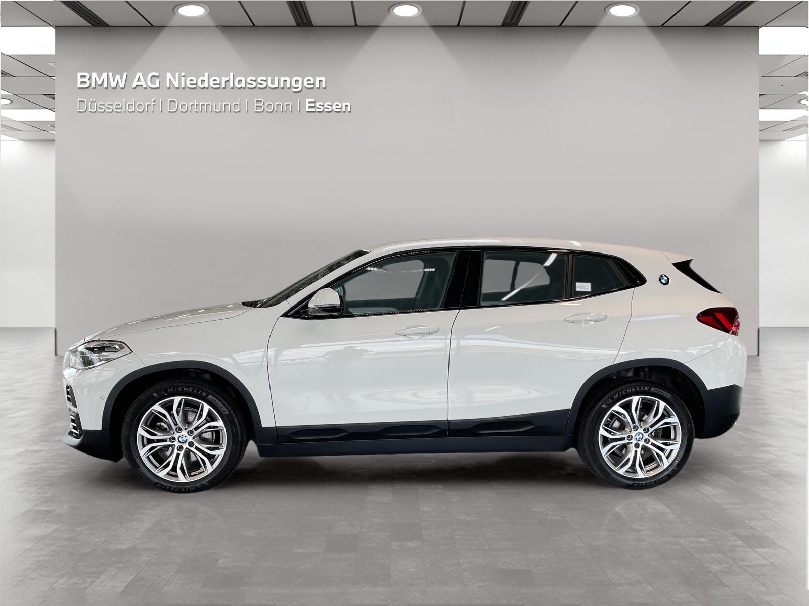 BMW X2 xDrive18d Navi AHK Parkassist Sportsitze LED
