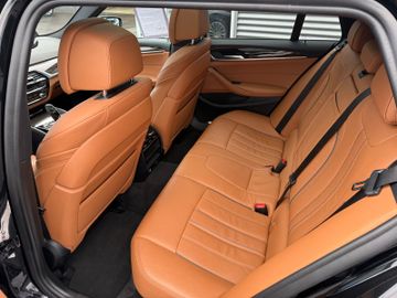 BMW 530 D Touring xDrive Sport Line+LED+StHz+Virtual