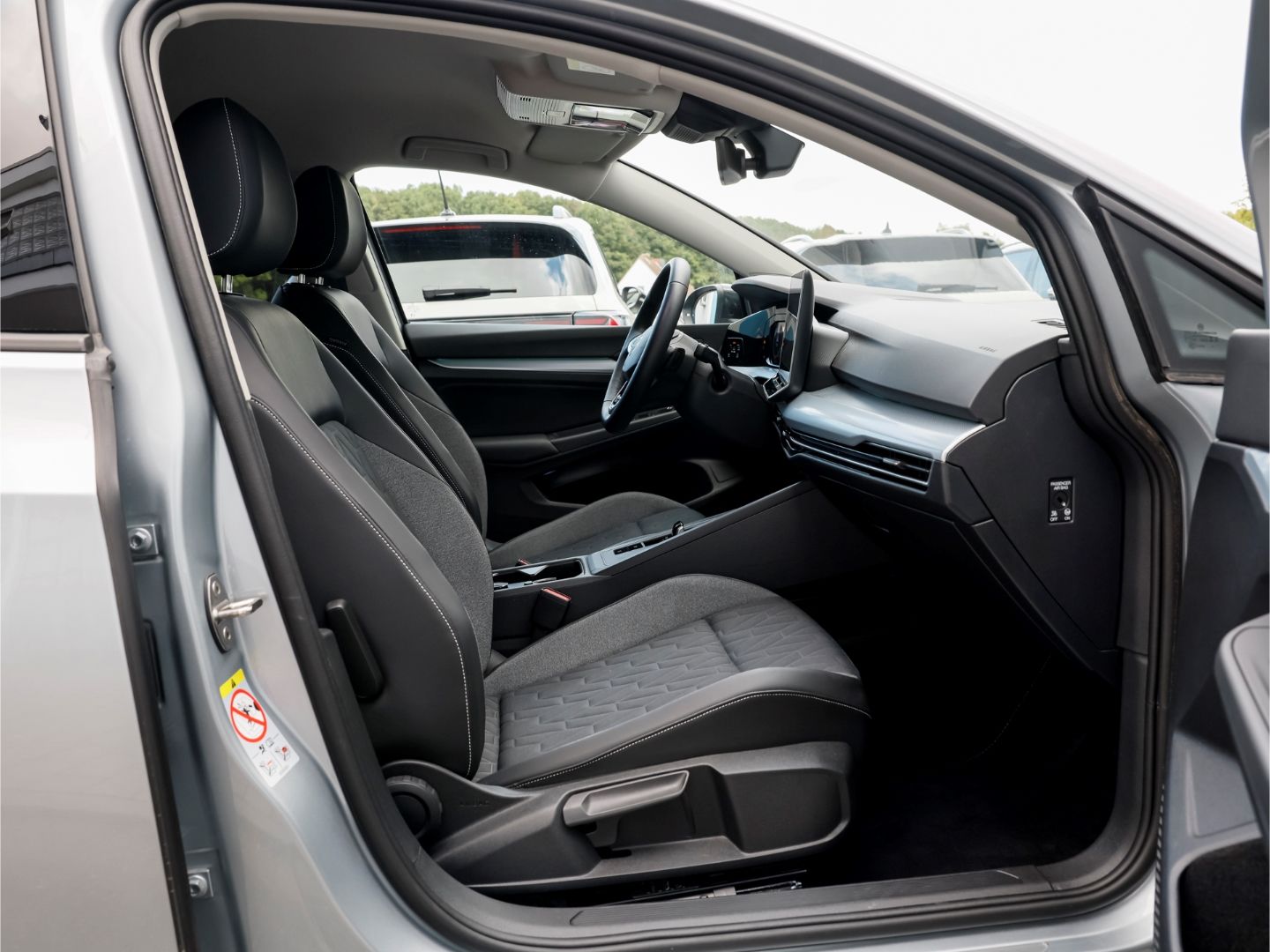 Volkswagen Golf VIII ENERGY TSI DSG NAVI AHK foto 3