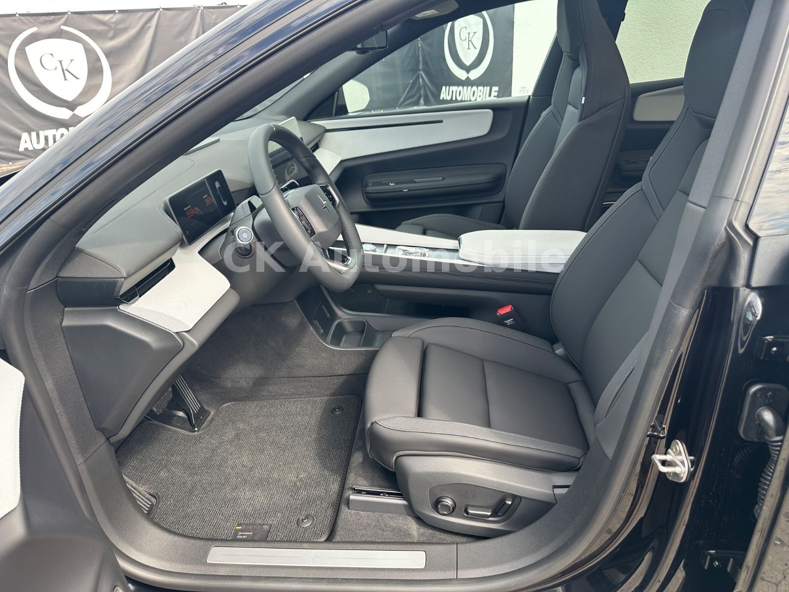 Fahrzeugabbildung Polestar 4 LRDM 400 kW Long Range Dual/Pano/Head-Up
