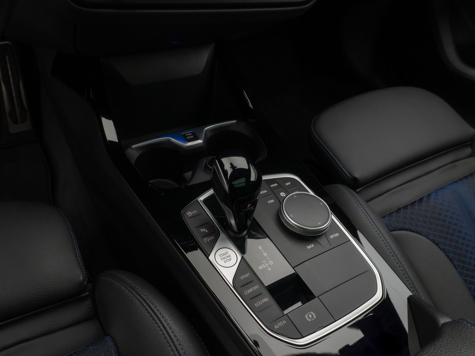 Fahrzeugabbildung BMW 120i M Sport Panorama DAB HiFi Fernlichta 18Zoll