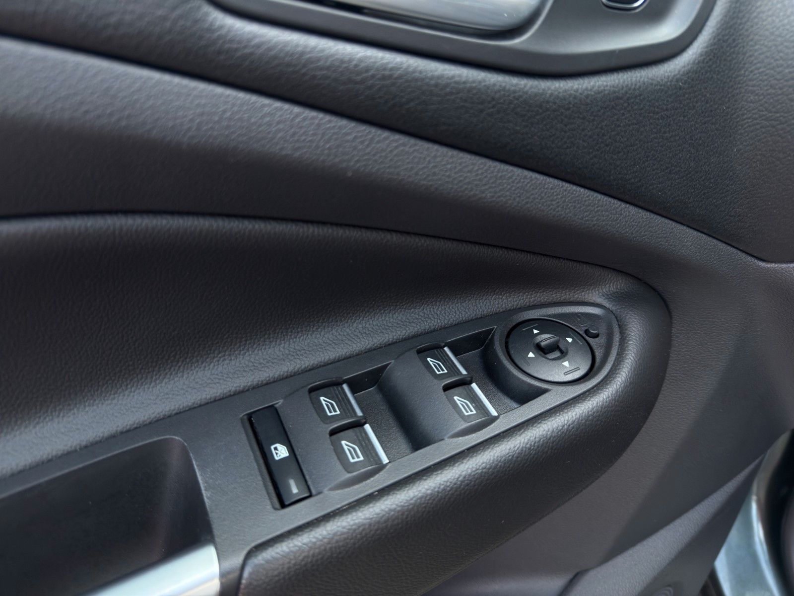 Fahrzeugabbildung Ford Kuga Titanium*Bhz-Lenkrad*RFK*ACC*Pano*Bi-Xenon*