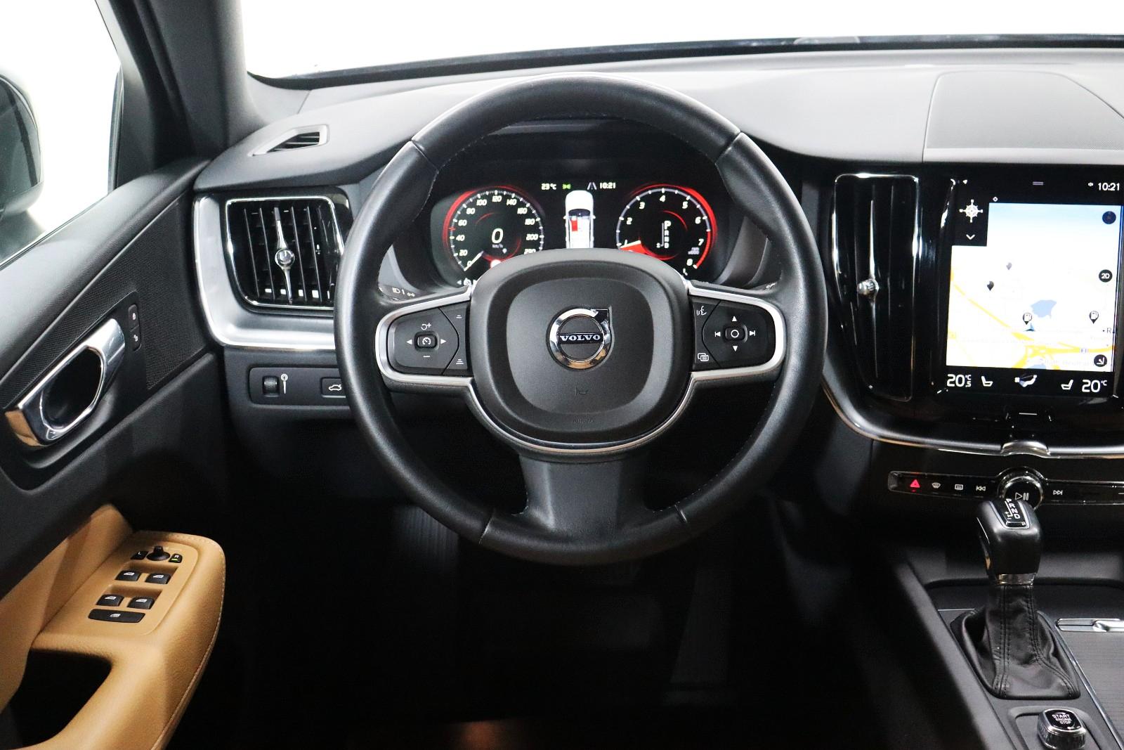 Volvo XC60 Momentum AWD*360°KAMERA*LEDER*NAVI*LED