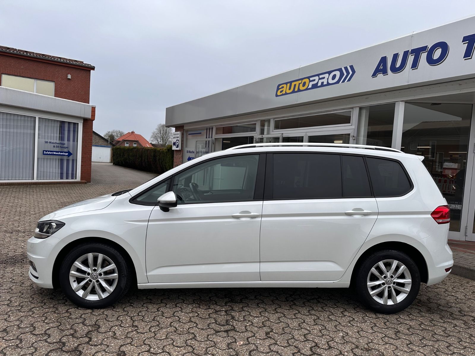 Fahrzeugabbildung Volkswagen Touran Comfortline 1.4 TSI 7-Sitze/ACC/SHZG/Navi