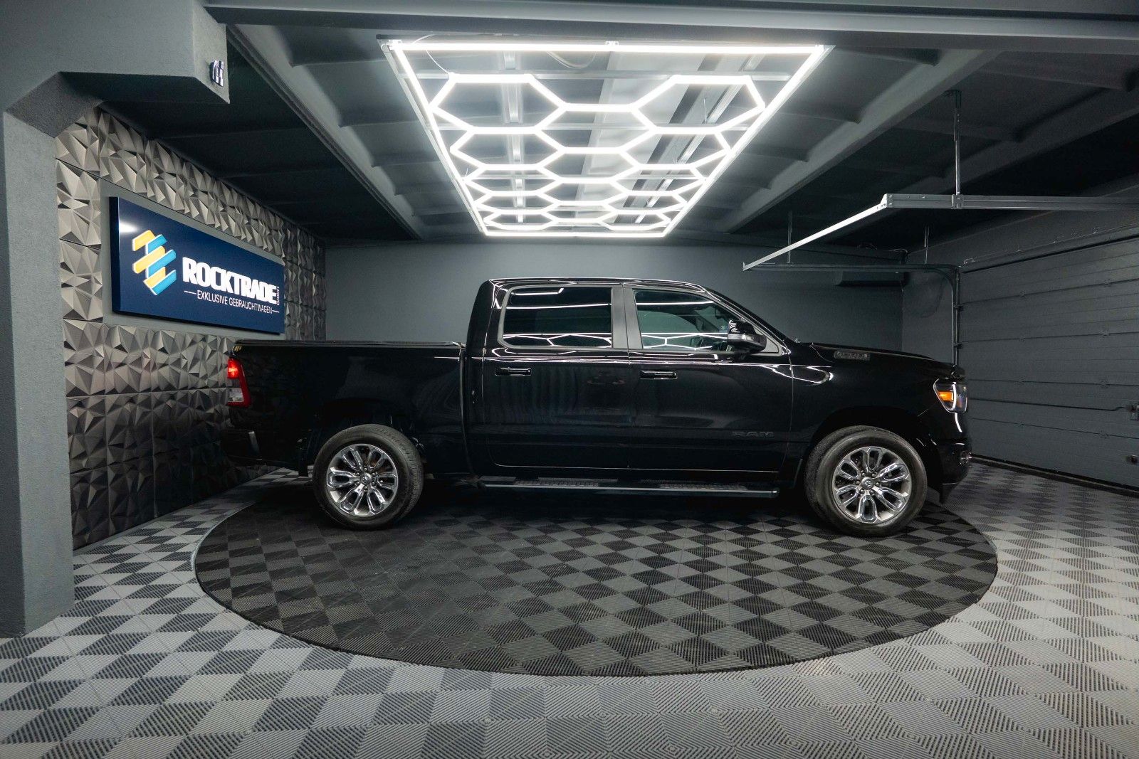 Fahrzeugabbildung Dodge RAM 5.7 V8 HEMI 4x4 BLACK *LPG 200L*Unfallfrei*