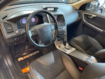 Volvo XC60 Momentum AWD *BI-XENON*PANO*NAVI*PDC*AHK*
