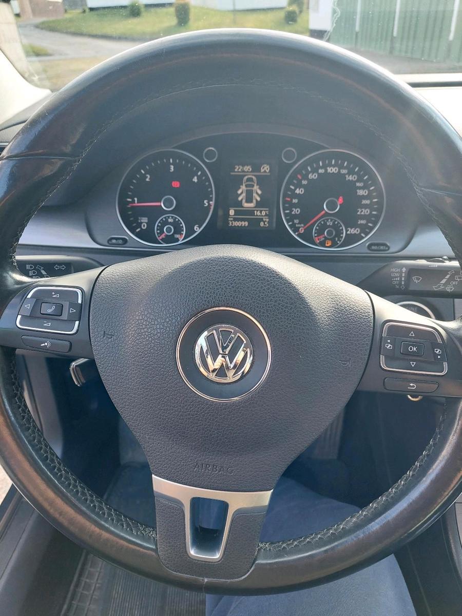 Volkswagen Passat 2012 — photo 11