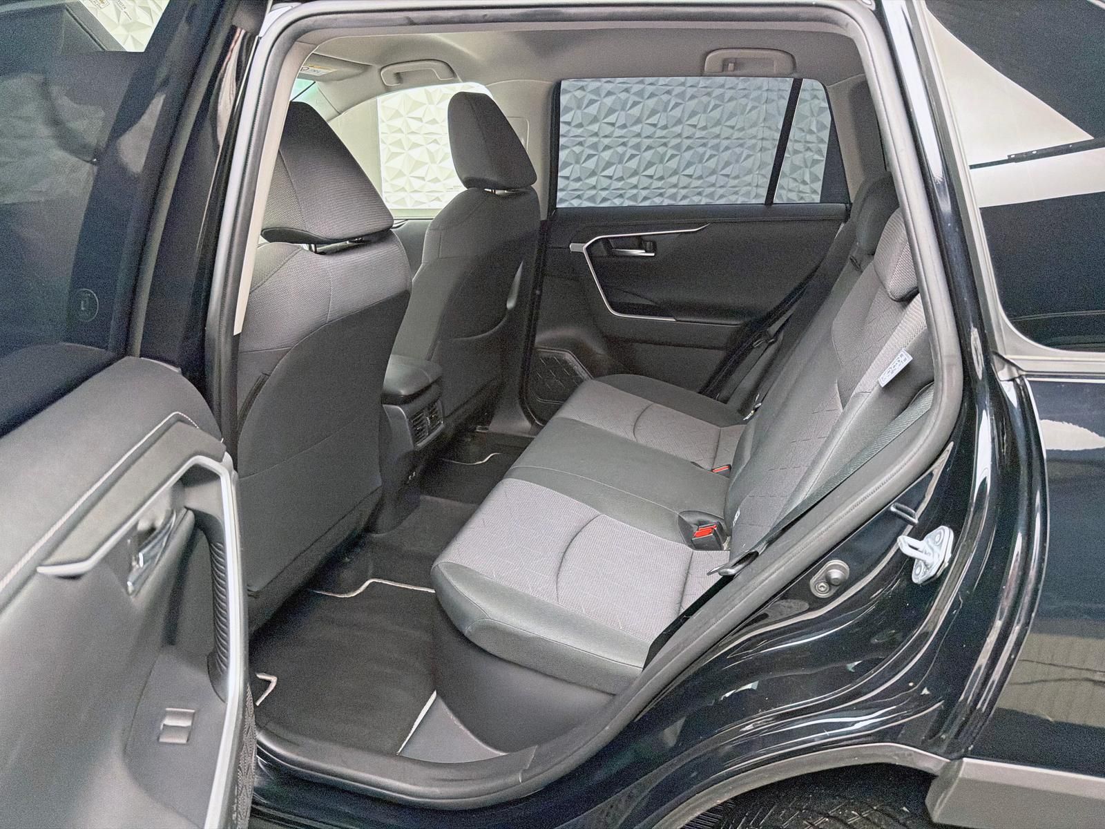 Fahrzeugabbildung Toyota RAV 4 2.5 HYBRID 4x2 BLACK-EDT/AHK/ACC/LED/RCAM