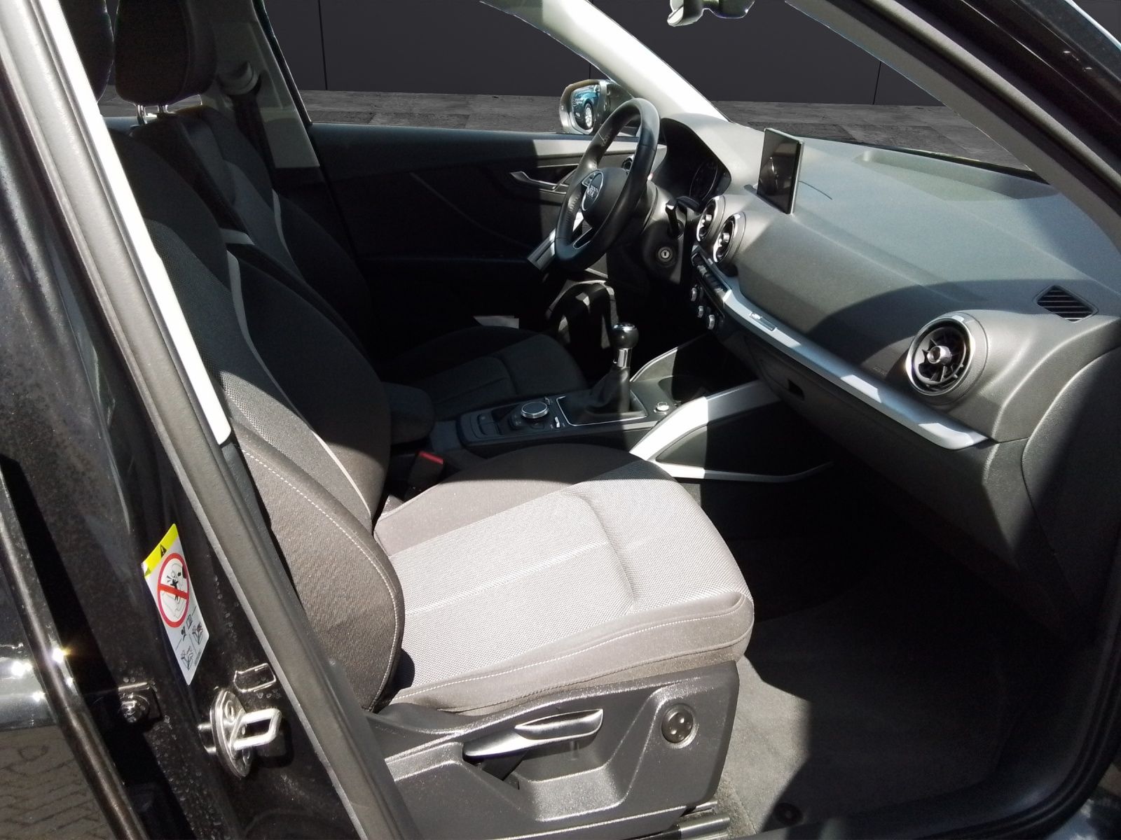 Fahrzeugabbildung Audi Q2 30 TFSI sport LED NAVI SOUND PDC SHZ LM